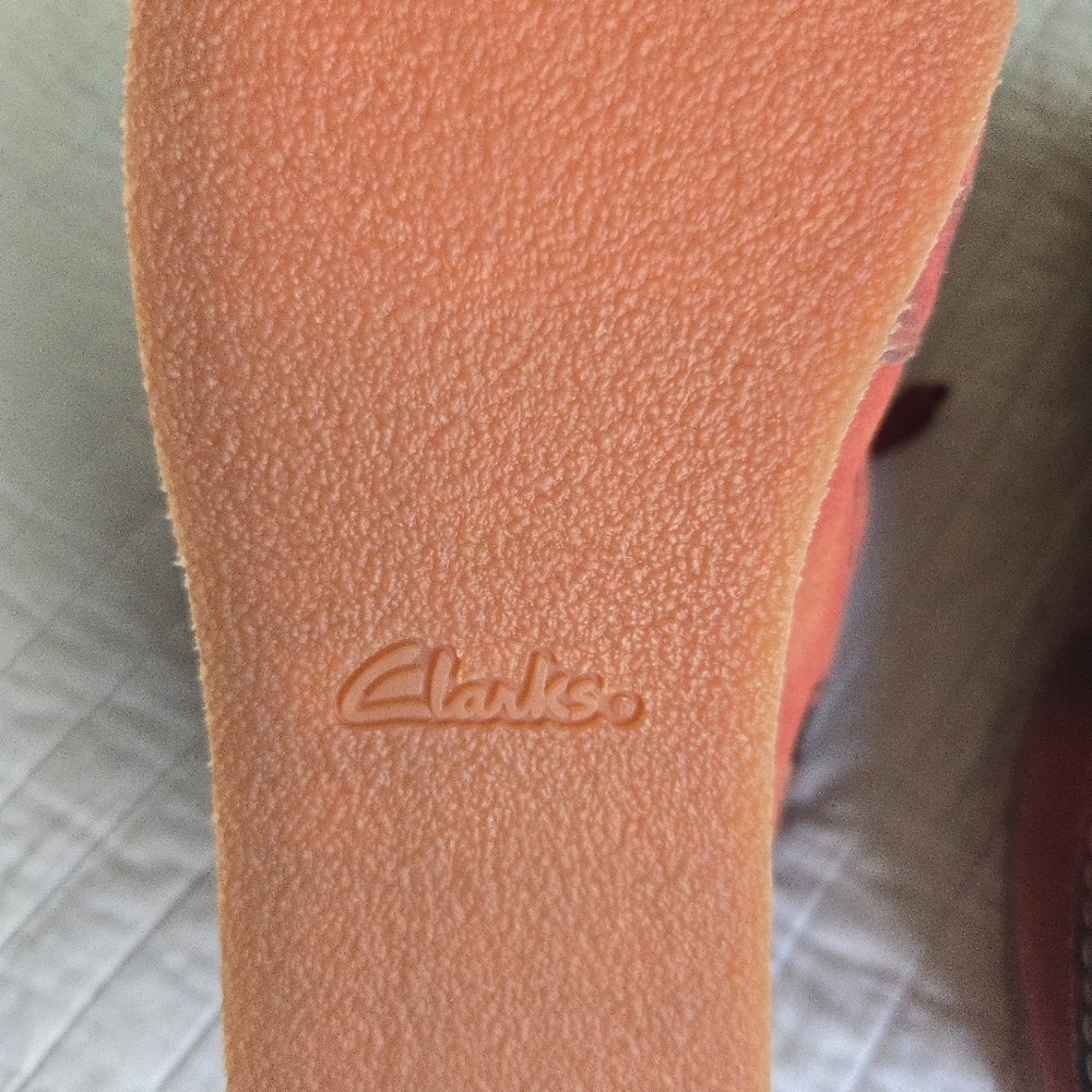 Stranger Things x Clarks Wallabee Evo Dark Sand Women Size 11 Red 012026 - Picture 6 of 10